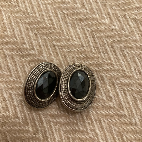 Jewelry - Black and silver vintage clip on earrings FREE with PuRCHaSE!!